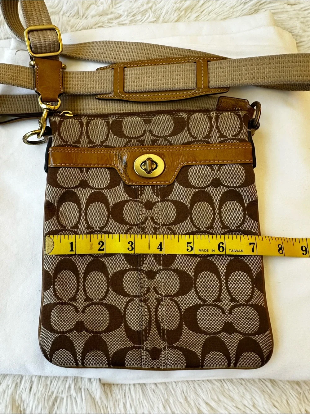 Coach Signature Swingback Crossbody Khaki Brown Canvas Legacy Turnlock Y2K